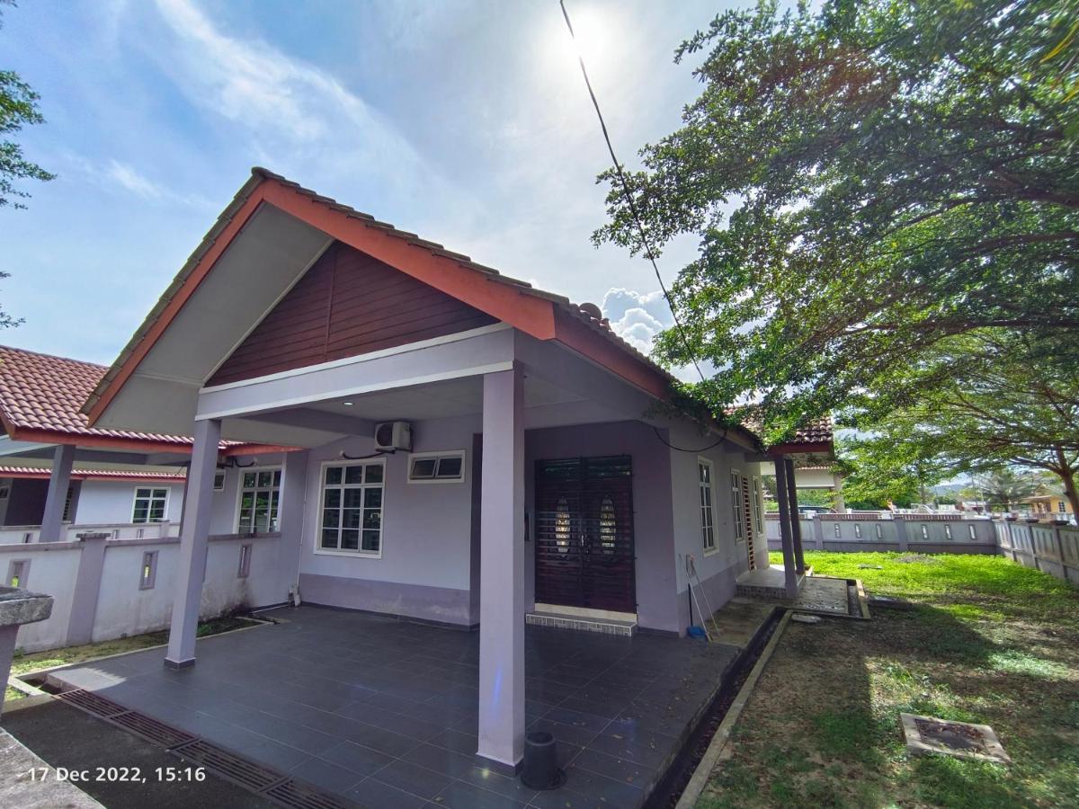 Seri Guesthouse Dungun Kampong Sura Masjid Exterior photo